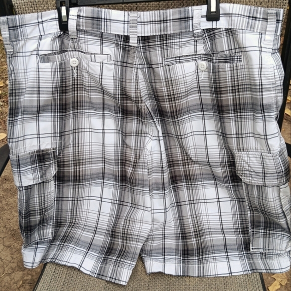 Faded Glory Plaid Cargo Shorts - Black, White, Gray - 42" Waist - Picture 8 of 8